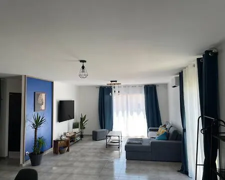 Maison De Plain-pied Avec Piscine Privée * Saint-Gilles (Gard)