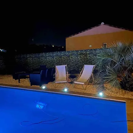 Maison De Plain-pied Avec Piscine Privee * Saint-Gilles (Gard)