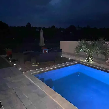 Maison De Plain-pied Avec Piscine Privée *