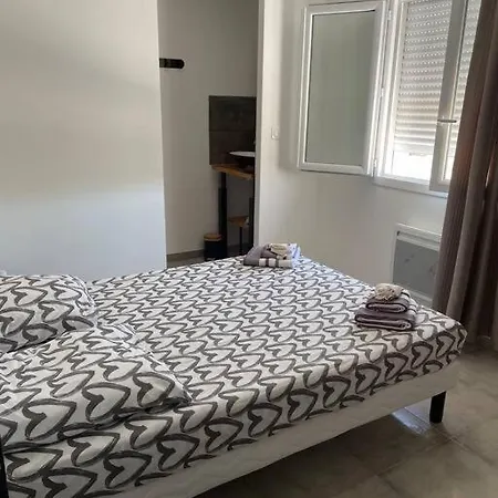 Maison De Plain-pied Avec Piscine Privee * Saint-Gilles (Gard)