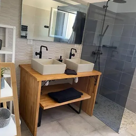 Villa Maison De Plain-pied Avec Piscine Privée