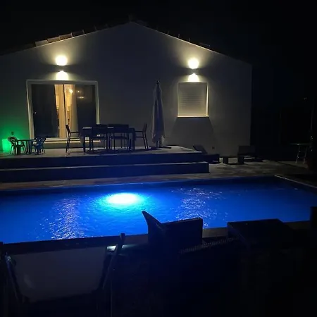 Villa Maison De Plain-pied Avec Piscine Privee