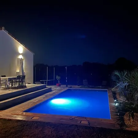 Maison De Plain-pied Avec Piscine Privée Villa Saint-Gilles (Gard)