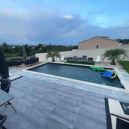 Villa Maison De Plain-pied Avec Piscine Privee *